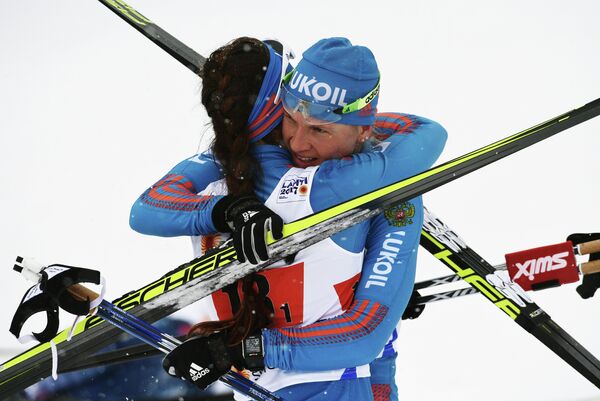 Российские лыжницы Наталья Матвеева и Юлия Белорукова (справа налево)