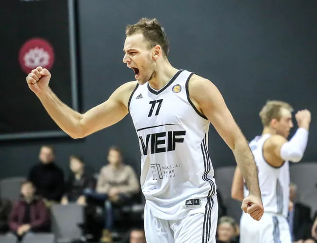 Форвард БК ВЭФ Арнас Лабуцкас