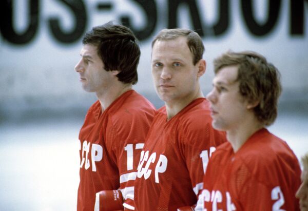 Хоккеисты Валерий Харламов, Владимир Петров и Вячеслав Фетисов (слева направо)