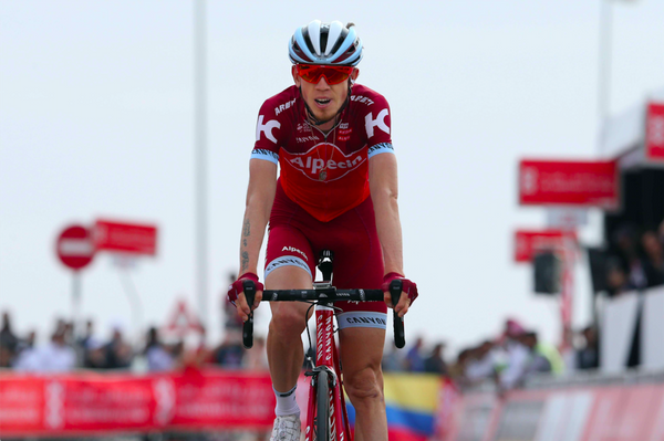 Российский велогонщик швейцарской команды Katusha-Alpecin Ильнур Закарин во время выступления на Туре Абу-Даби