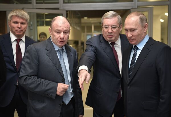 Владимир Потанин, Виктор Толоконский и Владимир Путин (слева направо на первом плане)