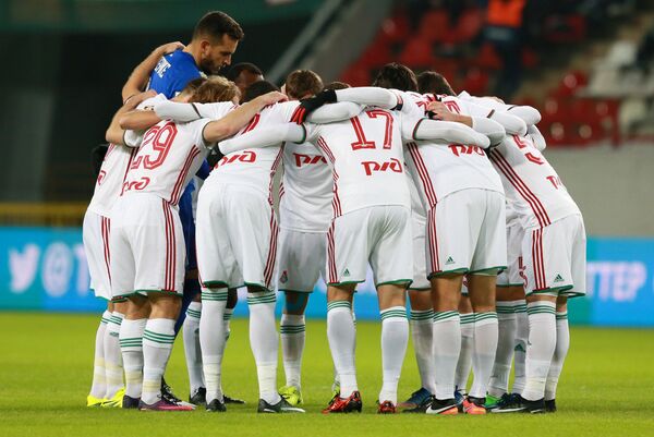 Футболисты Локомотива перед началом матча