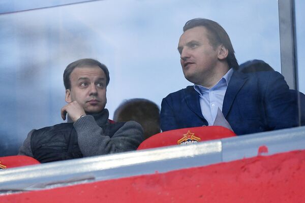 Заместитель председателя правительства РФ Аркадий Дворкович (слева) и Дмитрий Булыкин