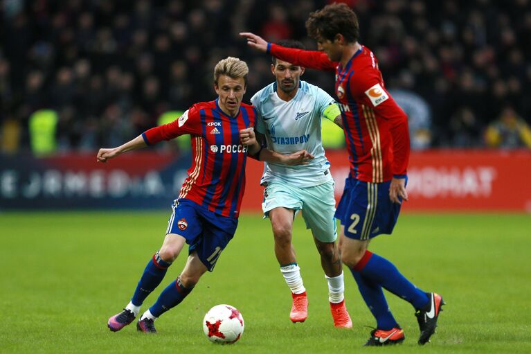 Хавбек ПФК ЦСКА Александр Головин, полузащитник ФК Зенит Мигел Данни и защитник ПФК ЦСКА Марио Фернандес (слева направо) Хавбек ПФК ЦСКА Александр Головин, полузащитник ФК Зенит Мигел Данни и защитник ПФК ЦСКА Марио Фернандес (слева направо)