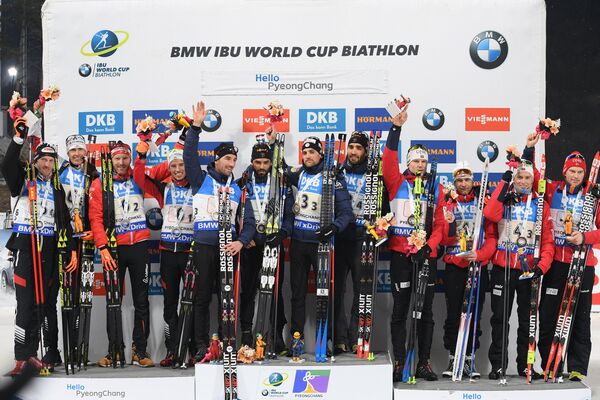 Биатлонисты сборной Австрии, биатлонисты сборной Франции и биатлонисты сборной Норвегии (слева направо)