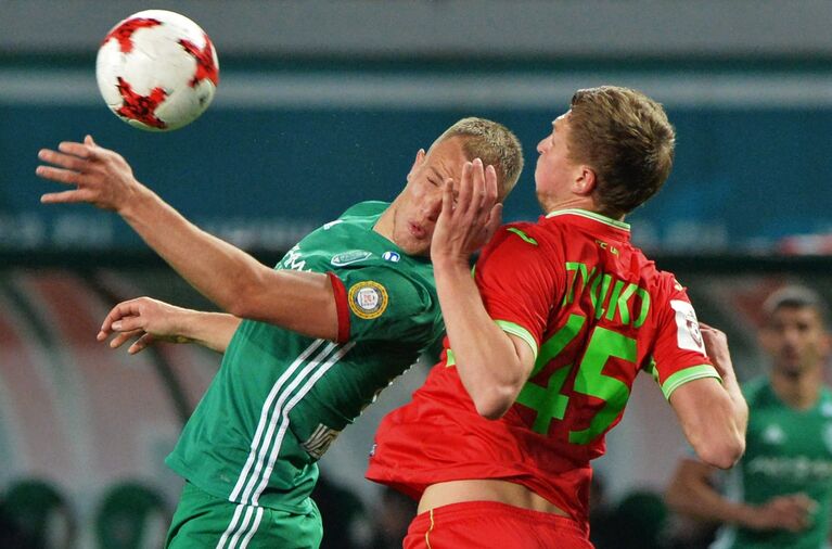 Нападающий ФК Терек Беким Балай (слева) и защитник ФК Уфа Александр Пуцко Нападающий ФК Терек Беким Балай (слева) и защитник ФК Уфа Александр Пуцко