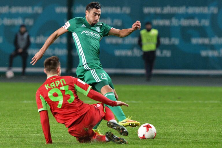 Полузащитник ФК Терек Факундо Пирис (справа) Полузащитник ФК Терек Факундо Пирис (справа)