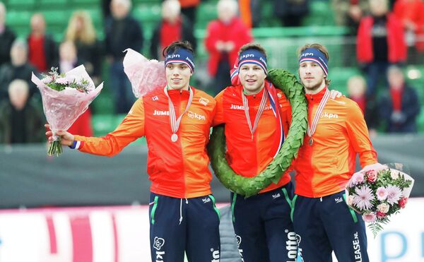 Голландские конькобежцы Патрик Руст, Свен Крамер и Ян Блокхайзен (слева направо)