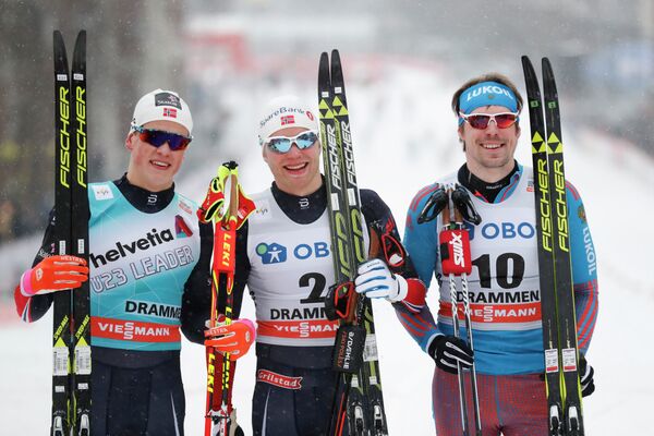 Российский лыжник Сергей Устюгов (справа), норвежец Эйрик Браннсдал (в центре) и норвежец Йоханнес Клэбо