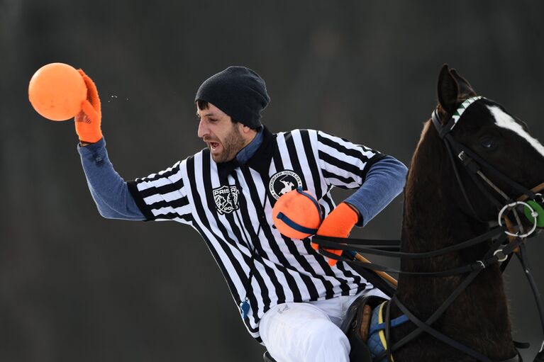 Судья Борис Асоев на чемпионате России по поло на снегу в Московской области