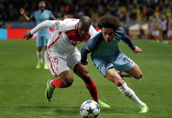 Защитник Монако Джибриль Сидибе и полузащитник Манчестер Сити Лерой Сане (слева направо)