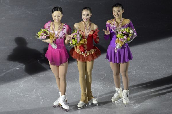 Японка Марин Хонда, россиянка Алина Загитова и японка Каори Сакамото (слева направо)