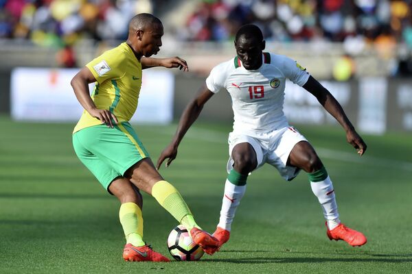Игровой момент матча ЮАР - Сенегал