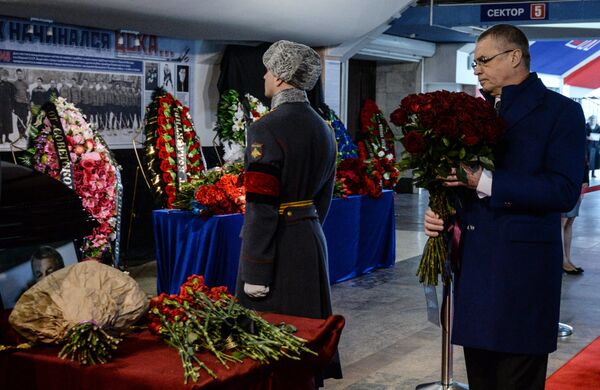 Александр Медведев на церемонии прощания с Сергеем Гимаевым