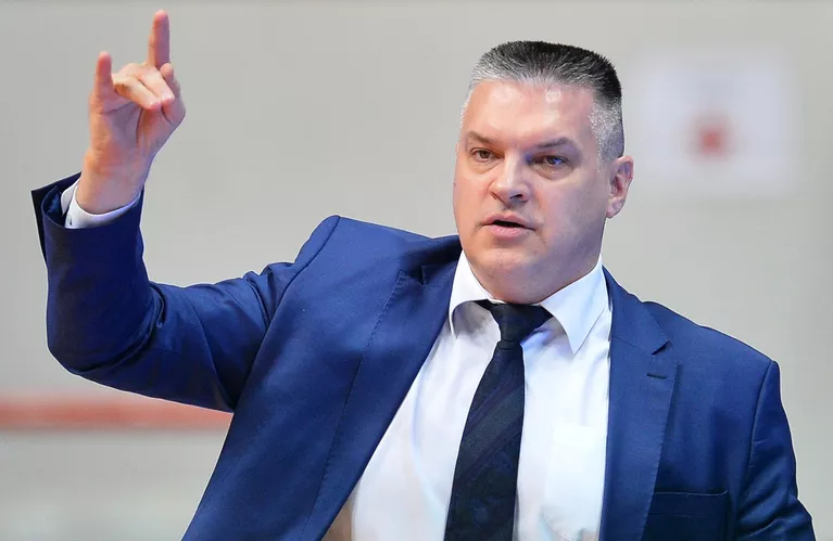 Главный тренер БК УНИКС Евгений Пашутин Главный тренер БК УНИКС Евгений Пашутин