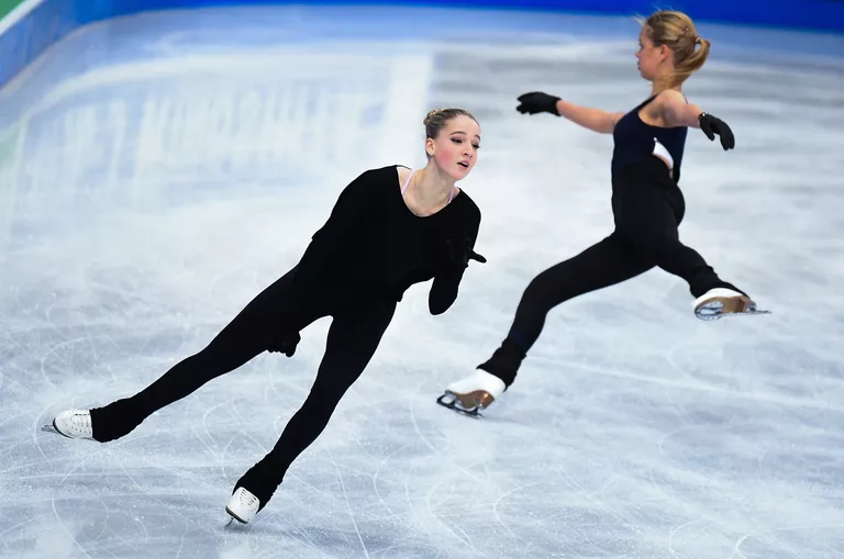 Слева направо: Мария Сотскова и Анна Погорилая Слева направо: Мария Сотскова и Анна Погорилая
