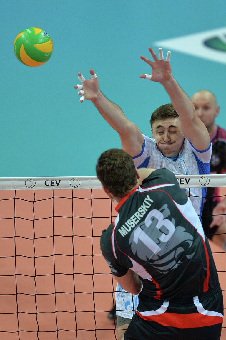 Центральный блокирующий ВК Белогорье Дмитрий Мусэрский (на первом плане) Центральный блокирующий ВК Белогорье Дмитрий Мусэрский (на первом плане)