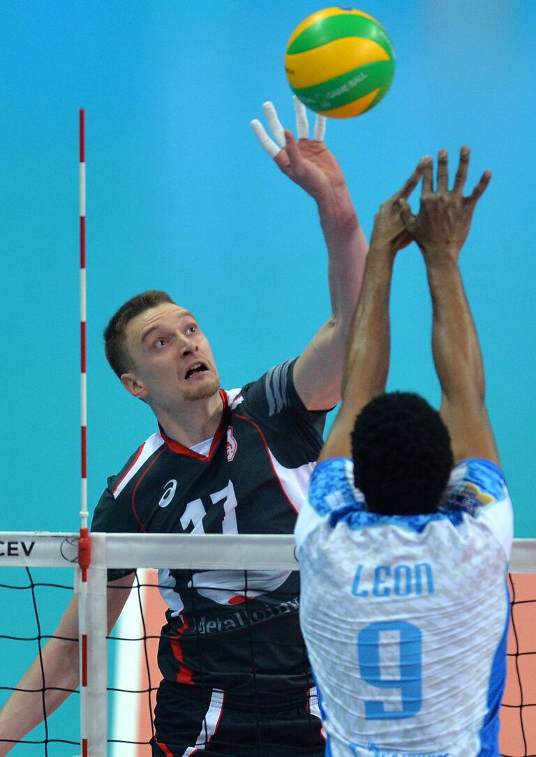 Диагональный ВК Белогорье Максим Жигалов (слева) Диагональный ВК Белогорье Максим Жигалов (слева)