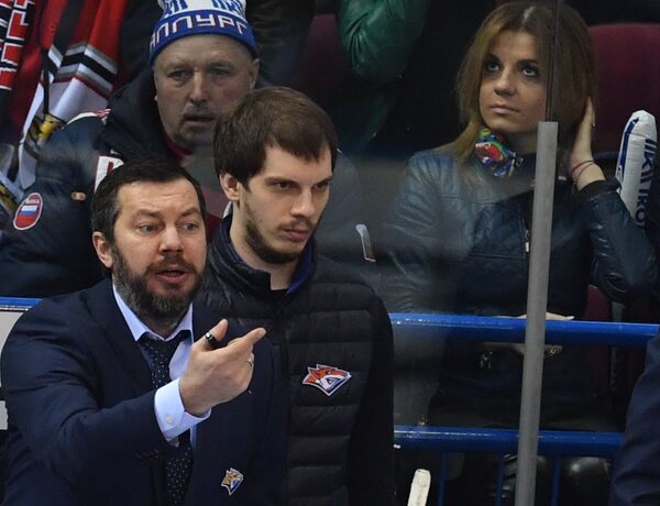 Главный тренер Металлурга Илья Воробьёв (слева)