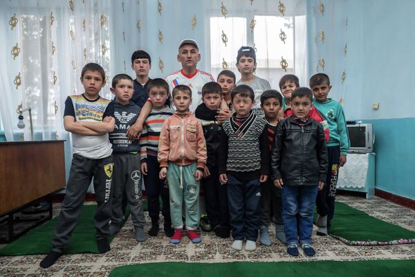 Ученики шахринавской школы-интерната в Таджикистане