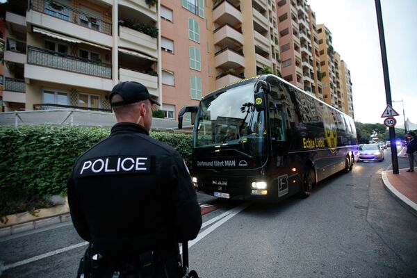Автобус дортмундской Боруссии перед ответным матчем 1/4 финала Лиги чемпионов против Монако