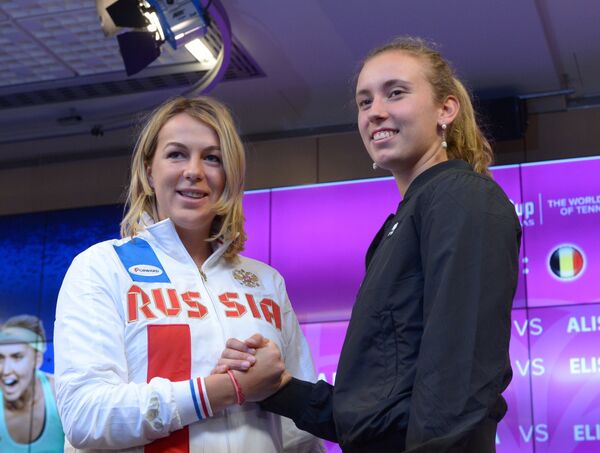 Российская теннисистка Анастасия Павлюченкова и бельгийка Элиза Мертенс (слева направо)