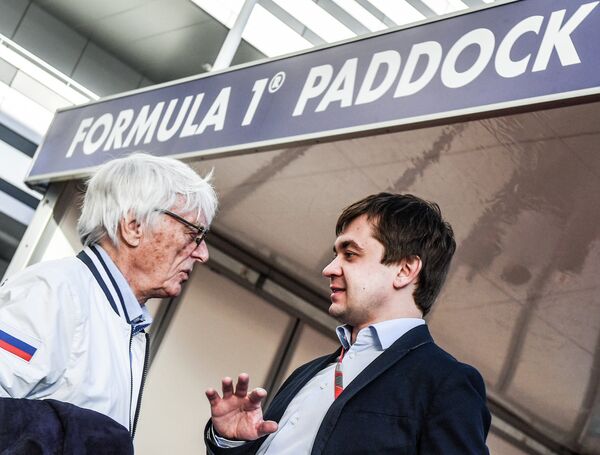 Почетный президент Формулы-1 Берни Экклстоун (слева) и промоутер Гран-при России Сергей Воробьев