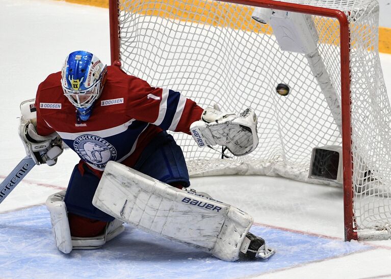 Вратарь сборной Норвегии Енс Лиллегренд Вратарь сборной Норвегии Енс Лиллегренд