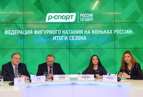 Александр Коган, Александр Горшков, Евгения Медведева и Этери Тутберидзе (слева направо)
