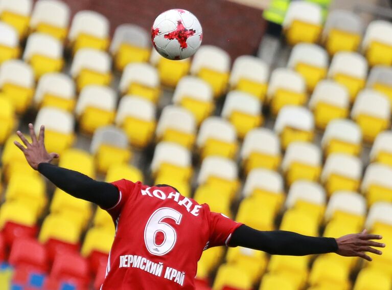 Защитник Амкара Секу Конде Защитник Амкара Секу Конде