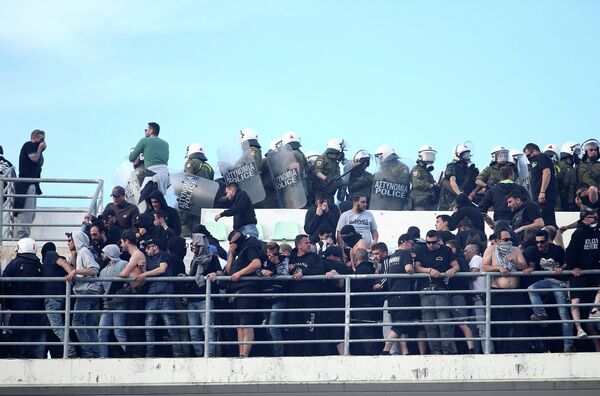 Беспорядки во время финального матча Кубка Греции по футболу между ПАОКом и АЕКом