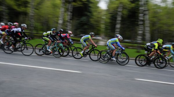 Участники этапа Воробьевское кольцо международной велогонки Пять колец Москвы
