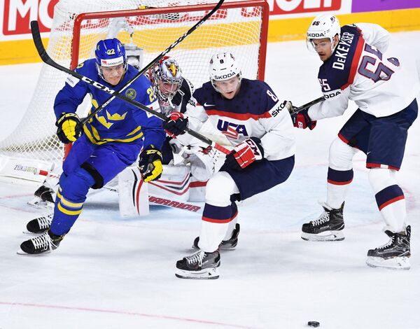 Игровой момент матча США - Швеция