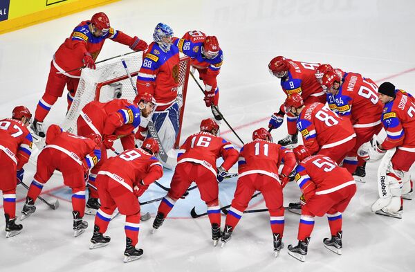 Хоккеисты сборной России перед началом матча