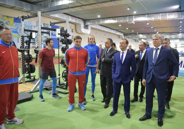 Дмитрий Медведев во время посещения учебно-тренировочного центра Новогорск