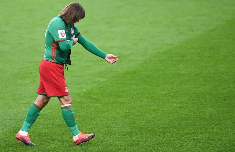 Полузащитник Локомотива Дмитрий Лоськов Полузащитник Локомотива Дмитрий Лоськов