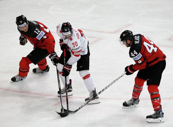 гровой момент матча группового этапа чемпионата мира по хоккею-2017 между сборными Канады и Швейцарии