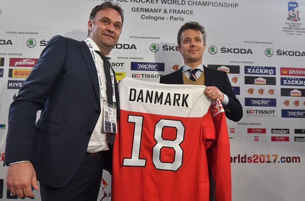 Член совета Международной федерации хоккея (ИИХФ), президент Датского хоккейного союза Хенрик Бах Нильсен (слева) и Кронпринц Дании Фредерик