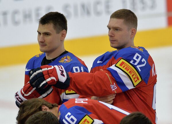 Хоккеисты сборной России Дмитрий Орлов и Евгений Кузнецов (справа)
