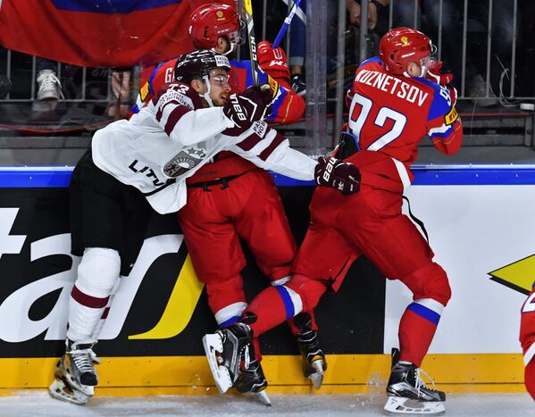 Игровой момент матча Россия - Латвия