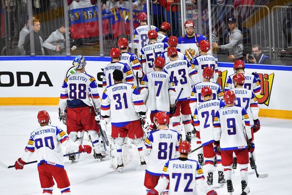 Хоккеисты сборной России покидают арену