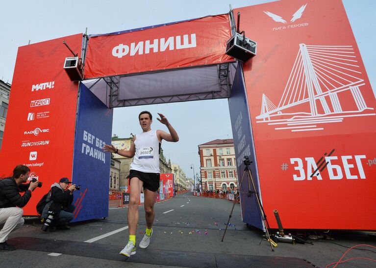Участник полумарафона для любителей и профессионалов во Владивостоке Участник полумарафона для любителей и профессионалов во Владивостоке