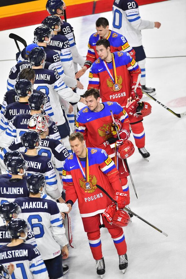 Игроки сборной России и сборной Финляндии