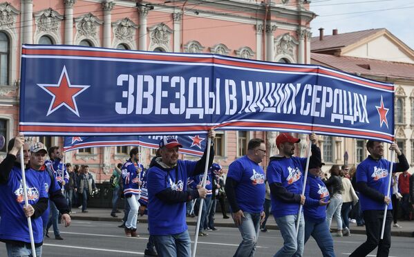 Парад ХК СКА в Санкт-Петербурге в честь победы команды в Кубке Гагарина в сезоне-2016/17