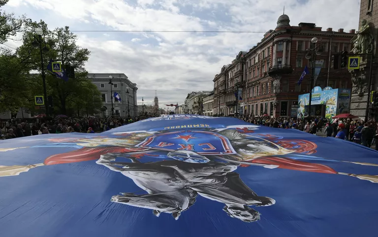 Парад ХК СКА в Санкт-Петербурге в честь победы команды в Кубке Гагарина в сезоне-2016/17 Парад ХК СКА в Санкт-Петербурге в честь победы команды в Кубке Гагарина в сезоне-2016/17