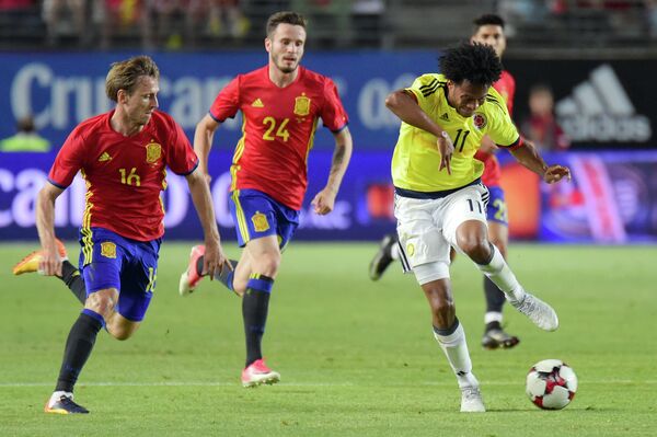 Игровой момент матча Испания - Колумбия