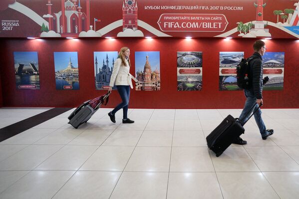 Информационный стенд в международном аэропорту Казань с символикой Кубка конфедераций