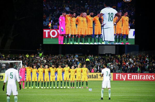 Минута молчания перед началом матча футбольных сборных Австралии и Саудовской Аравии