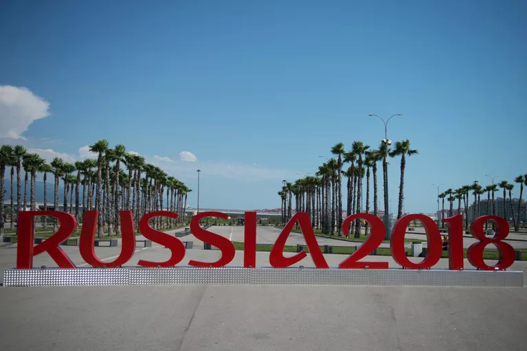 Инсталляции Russia 2018 у железнодорожного вокзала Имеретинский курорт в Олимпийским парке в Сочи Инсталляции Russia 2018 у железнодорожного вокзала Имеретинский курорт в Олимпийским парке в Сочи