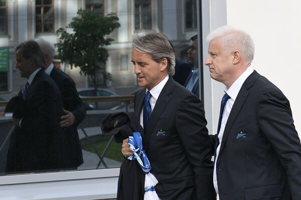 Главный тренер Зенита Роберто Манчини (слева) и президент, председатель правления футбольного клуба Зенит Сергей Фурсенко